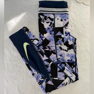 Nike Like New Girls Floral Leggings Size S
